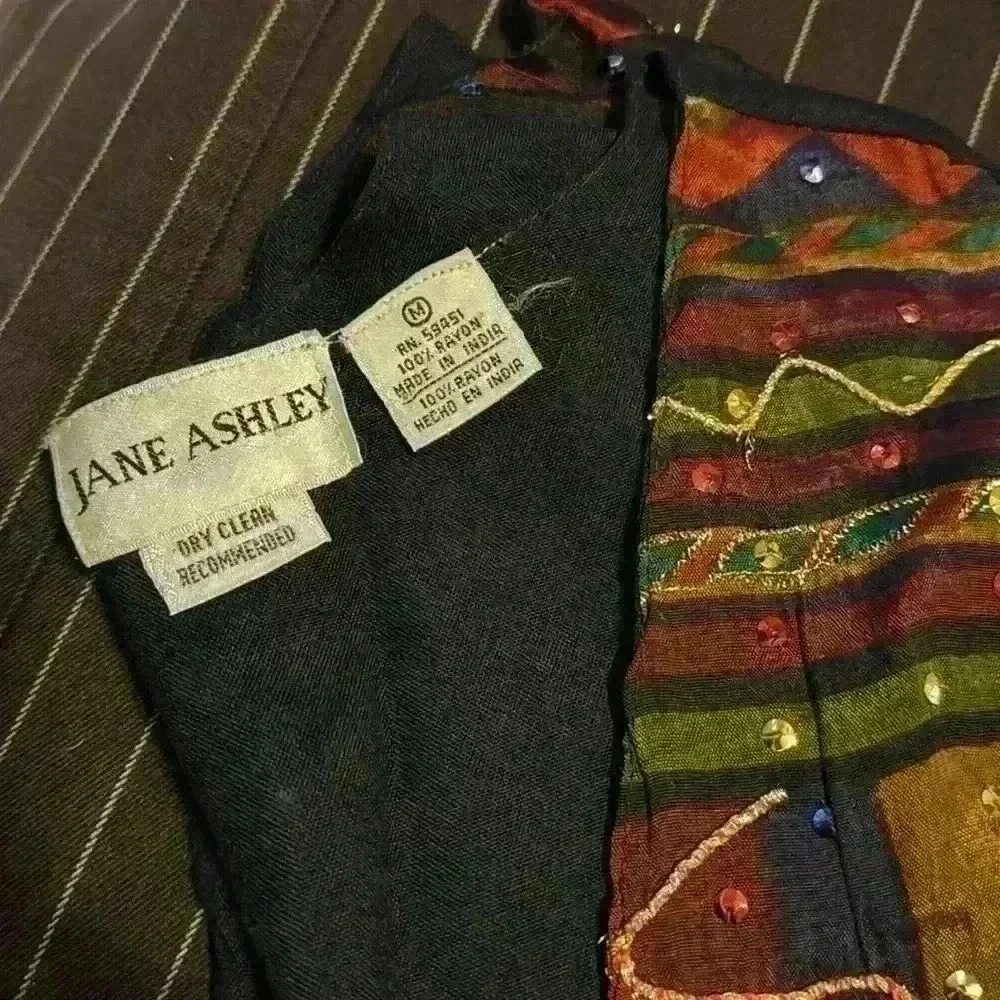 Jane Ashley Embellished vest - Picture 5 of 5